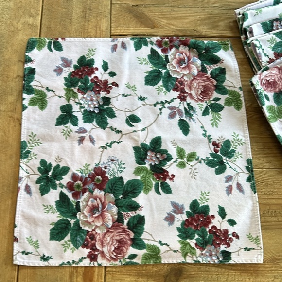 Set of 8 Lavender Napkins w Floral & Berries Print - Picture 4 of 13